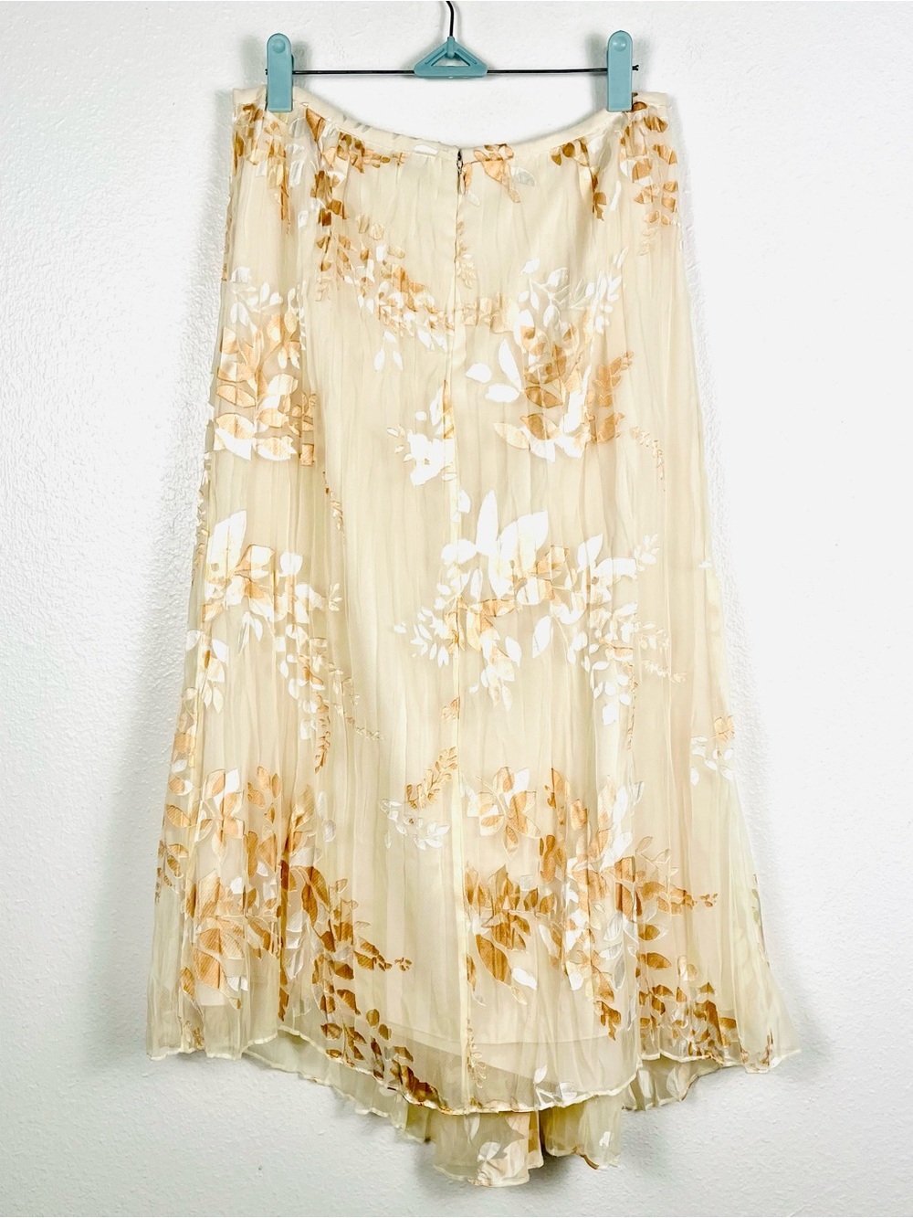 VINCE Size 4 Crinkled Pleated Asymmetrical Cream Beige Floral Midi Skirt - Picture 6 of 6